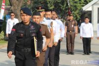 Caption: sejumlah petugas Rutan Kelas I Surabaya usai menerima reward dari Ditjenpas Jatim. (foto istimewa). 