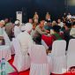 Caption: Kapolda Jatim Irjen Pol Nanang Avianto tengah berbincang dengan tokoh ulama' di Mako Polres Sampang, (dok. regamedianews). 
