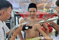 Caption: penghapusan tato warga binaan (narapidana) Rutan Sampang menggunakan metode teknik laser, (foto istimewa). 