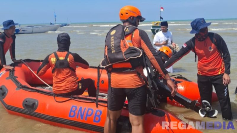 Caption: Tim BPBD Sampang saat persiapan melakukan pencarian nelayan Sreseh yang hilang, (sumber foto: BPBD Sampang). 