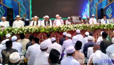 Caption: suasana khusyu' saat berlangsungnya pembacaan tahlil dan doa, di acara haul akbar di Ponpes Al-Ihsan Jrangoan, (dok. regamedianews). 
