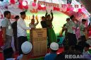 Caption: sorak gembira, ketika peserta JJS mendapatkan hadiah satu unit lemari es dari Pemdes Rabasan, (dok. regamedianews). 