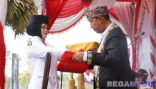 Caption: Bupati Sumenep Achmad Fauzi, disaat detik-detik upacara HUT Kemerdekaan RI ke-80, (sumber foto: Sumenep.go.id). 
