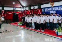 Caption: Bupati Sampang H. Slamet Junaidi saat mengukuhkan pengurus MCS, (dok. regamedianews). 