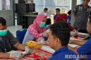 Caption: warga binaan / napi Rutan Sampang saat dilakukan pemeriksaan kesehatan gratis, (foto istimewa). 