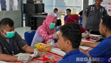 Caption: warga binaan / napi Rutan Sampang saat dilakukan pemeriksaan kesehatan gratis, (foto istimewa). 