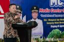 Caption: Bupati Sampang H. Slamet Junaidi, sampaikan sambutan usai kukuhkan pengurus Media Center Sampang, (foto istimewa). 