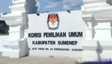 Caption: Kantor Komisi Pemilihan Umum Kabupaten Sumenep, Jl. Asta Tinggi No.99, Kebun Agung, Sumenep. 