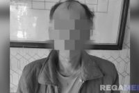 Caption: tersangka kasus tindak pidana penganiayaan inisial A, saat diamankan polisi, (sumber foto: Humas Polres Pamekasan). 