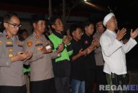 Caption: Polres Sampang saat gelar sholat ghaib untuk driver ojol (alm) Affan Kurniawan, (dok: Humas Polri). 