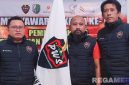 Caption: Ketua PWS Abdus Salam didampingi dua rivalnya, Hariyanto dan Abdul Qodir, (dok. regamedianews). 