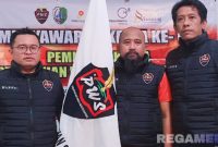 Caption: Ketua PWS Abdus Salam didampingi dua rivalnya, Hariyanto dan Abdul Qodir, (dok. regamedianews). 