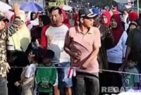Caption: Kepala Desa Nyalabu Daya membuka langsung acara Jalan-Jalan Sehat, (dok. regamedianews). 
