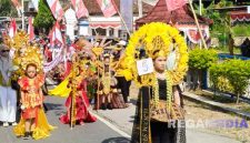Caption: salah satu peserta lomba karnaval kemerdekaan HUT ke 80 di kecamatan Robatal. (dok.regamedianews)