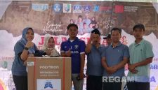 Caption: penyerahan hadiah utama JJS UPT SDN Torjunan 3 (dok.regamedianews)