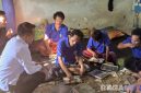 Caption: Kepala Rutan Sampang, Kamesworo, memastikan warga binaan mendapat makanan yang layak dan bergizi, (foto istimewa). 