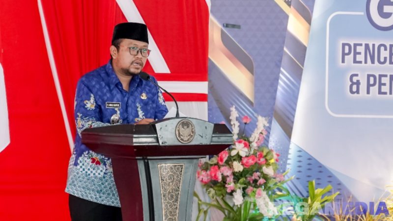 Caption: Wakil Bupati Sampang H. Ahmad Mahfud, sampaikan sambutan usai pengukuhan 'Bunda GenRe', (sumber foto: Diskominfo Sampang). 