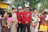 Caption: Bupati Lukman Hakim dan Wabup Fauzan Ja'far, pose bersama warga Bangkalan disela berlangsungnya event BOR X, (dok. regamedianews). 