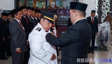 Caption: prosesi pelantikan pejabat eselon III dan IV oleh Bupati Sampang H Slamet Junaidi, (sumber foto: Diskominfo Sampang). 
