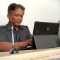 Caption: Pj Kepala Desa Banyukapah, Ruspandi, saat ditemui di ruang kerjanya, (dok. regamedianews). 