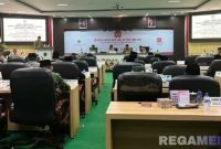 Caption: berlangsungnya rapat paripurna DPRD Pamekasan, dalam penyampaian pendapat akhir fraksi terhadap RPJMD 2025-2029, (dok. regamedianews). 