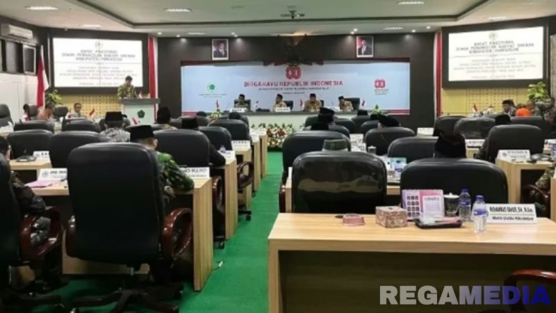 Caption: berlangsungnya rapat paripurna DPRD Pamekasan, dalam penyampaian pendapat akhir fraksi terhadap RPJMD 2025-2029, (dok. regamedianews). 
