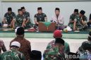 Caption: suasana saat berlangsungnya acara maulid nabi Muhammad SAW, di Aula Makodim 0826 Pamekasan, (dok. regamedianews). 