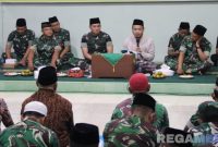 Caption: suasana saat berlangsungnya acara maulid nabi Muhammad SAW, di Aula Makodim 0826 Pamekasan, (dok. regamedianews). 