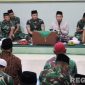 Caption: suasana saat berlangsungnya acara maulid nabi Muhammad SAW, di Aula Makodim 0826 Pamekasan, (dok. regamedianews). 