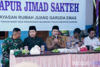 Caption: Wakil Bupati Sampang KH Ahmad Mahfud, sampaikan sambutan saat peresmian Dapur MBG Jimad Sakteh di Desa Pangongsean, (sumber foto: Diskominfo Sampang). 