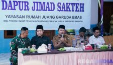 Caption: Wakil Bupati Sampang KH Ahmad Mahfud, sampaikan sambutan saat peresmian Dapur MBG Jimad Sakteh di Desa Pangongsean, (sumber foto: Diskominfo Sampang). 