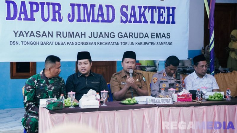 Caption: Wakil Bupati Sampang KH Ahmad Mahfud, sampaikan sambutan saat peresmian Dapur MBG Jimad Sakteh di Desa Pangongsean, (sumber foto: Diskominfo Sampang). 