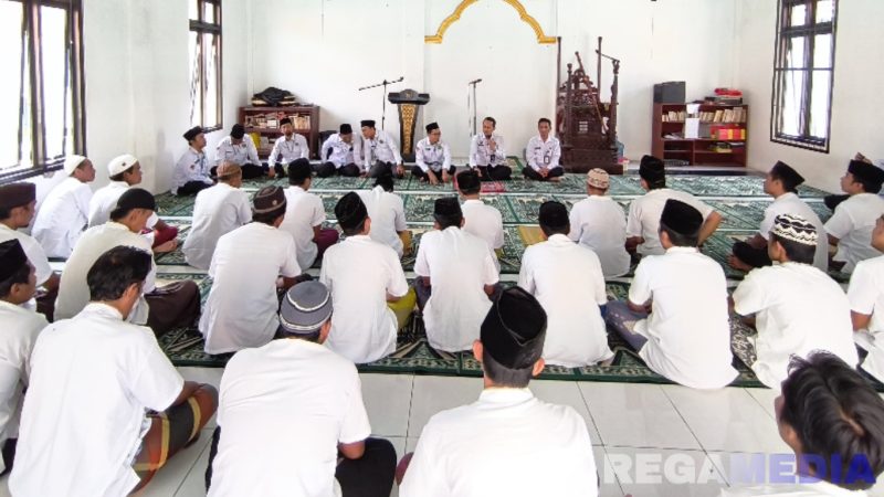 Caption: antusias warga binaan, saat mengikuti pembukaan program Pondok Pesantren At-Taubah Rutan Sampang, (foto istimewa). 