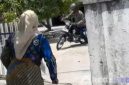 Caption: potongan video viral aksi curanmor, digerebek dan dihadang emak-emak, (dok. regamedianews). 