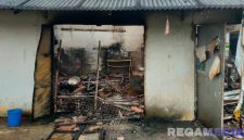 Caption: tampak kondisi toko hangus hancur lebur usai kebakaran, (dok. regamedianews). 