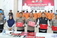 Caption: konferensi pers, Polres Pamekasan tunjukkan para tersangka dan barang bukti hasil Operasi Tumpas Narkoba, (dok. regamedianews). 