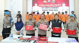 Caption: konferensi pers, Polres Pamekasan tunjukkan para tersangka dan barang bukti hasil Operasi Tumpas Narkoba, (dok. regamedianews). 