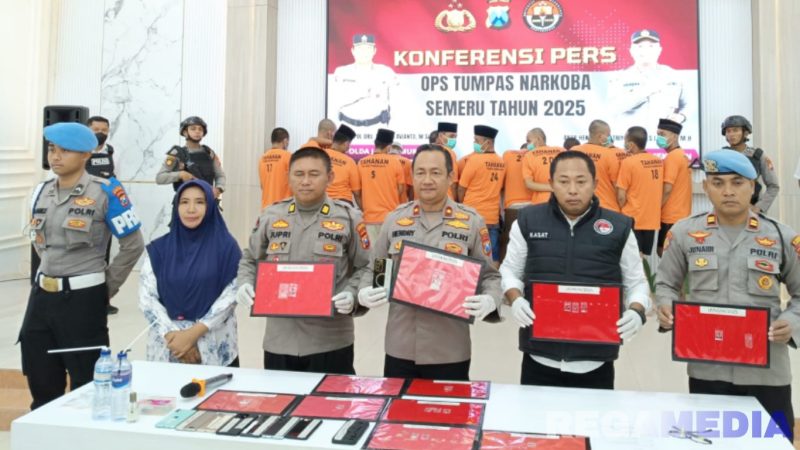 Caption: konferensi pers, Polres Pamekasan tunjukkan para tersangka dan barang bukti hasil Operasi Tumpas Narkoba, (dok. regamedianews). 
