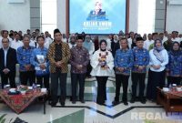 Caption: pose bersama rektor dan dosen UTM, Wabup Bangkalan dengan Kepala LLDIKTI Wilayah VII Jawa Timur, Prof. Dr. Dyah Sawitri, (foto istimewa). 