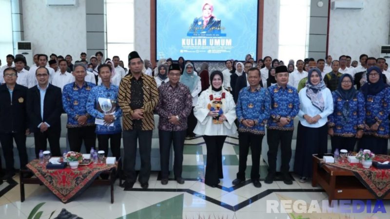 Caption: pose bersama rektor dan dosen UTM, Wabup Bangkalan dengan Kepala LLDIKTI Wilayah VII Jawa Timur, Prof. Dr. Dyah Sawitri, (foto istimewa). 