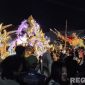 Caption: antusias masyarakat Pamekasan Madura, tonton panggung budaya musik daul yang diselenggarakan Caffe Three Five, (dok. regamedianews). 