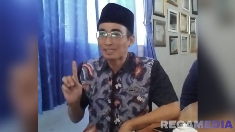 Caption: Pemilik Perusahaan Rokok Ayunda, Bambang Budianto, saat ditemui dan diwawancara awak media, (dok. regamedianews). 