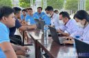 Caption: petugas kesehatan tengah melakukan pendataan dan skrining terhadap warga binaan Lapas Narkotika Pamekasan, (foto istimewa). 