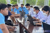 Caption: petugas kesehatan tengah melakukan pendataan dan skrining terhadap warga binaan Lapas Narkotika Pamekasan, (foto istimewa). 