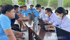 Caption: petugas kesehatan tengah melakukan pendataan dan skrining terhadap warga binaan Lapas Narkotika Pamekasan, (foto istimewa). 