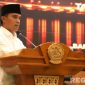Caption: Bupati Bangkalan Lukman Hakim, sampaikan sambutan saat rapat paripurna di Gedung DPRD Bangkalan, (foto istimewa). 