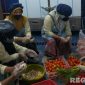 Caption: aktivitas di dapur SPPG Yayasan Al Hasani Desa Tlambah, Karang Penang, (dok. regamedianews). 