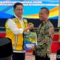Caption: Rektor UTM berjabat tangan dengan Staf Ahli Kementerian PUPR, di Pendopo Agung Bangkalan, (dok. regamedianews). 