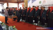 Caption: penandatanganan usai pengukuhan Ikatan Dokter Indonesia Cabang Pamekasan, di Pendopo Ronggosukowati, (dok. regamedianews). 