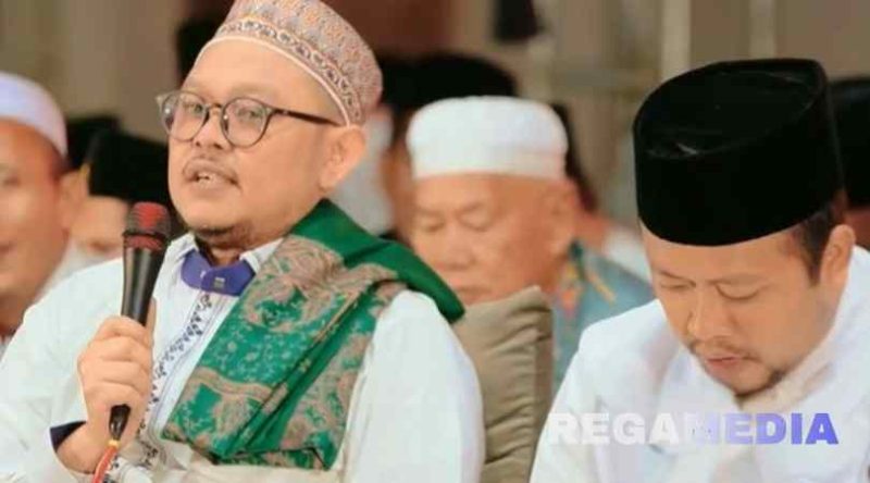 Caption: Pimpinan majelis Dhampar Alas bersama Wakil Bupati Sampang (dok.regamedianews)